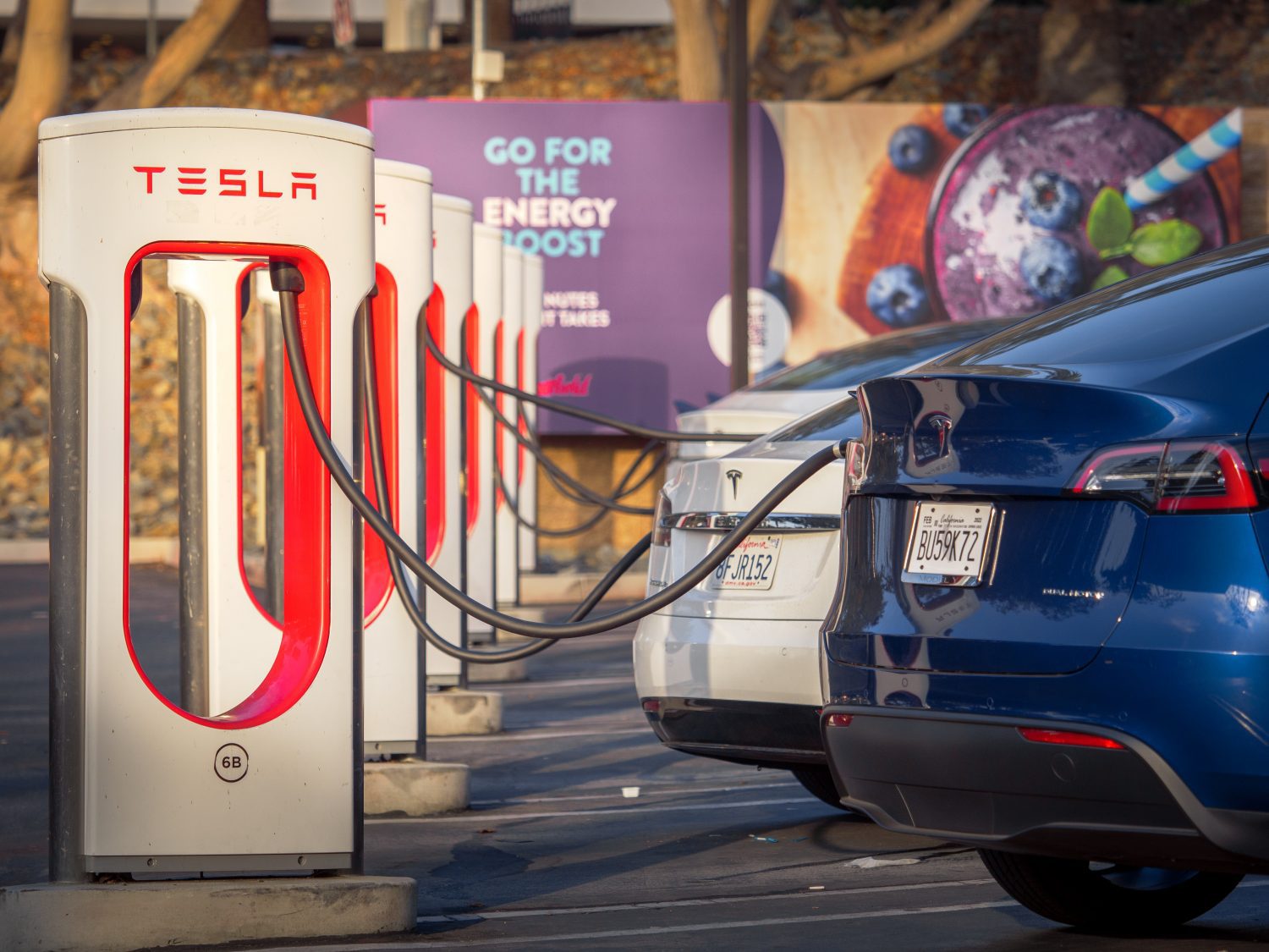 Tesla continues to dominate EV charging experience leaving competitors behind