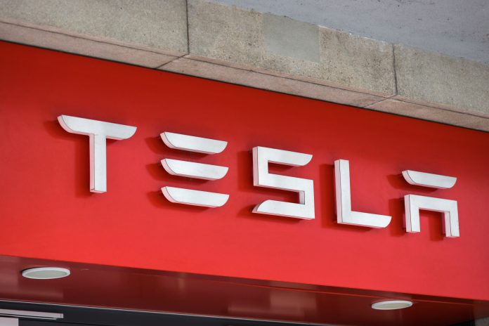 A divided federal appeals court (2-1 decision) has reignited Tesla's legal challenge against Louisiana's ban on direct vehicle sales