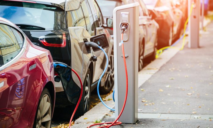 According to the latest data from Cox Automotive, the U.S. electric vehicle market continues its rapid expansion, with new and used EV sales