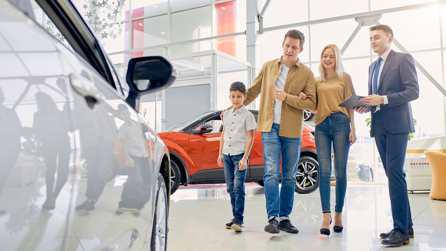 U.S. new-vehicle prices hold near $50k as premium models dominate November sales