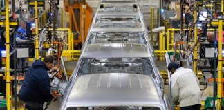 Stellantis pauses Detroit production to transition to 2026 Jeep Grand Cherokee amid sales decline Stellantis pauses Detroit SUV production amid weak sales, model transitions, and fallout from Trump’s 25% auto tariffs.