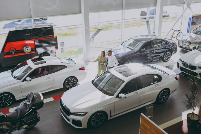 U.S. auto dealers are growing more cautious about the future, according to Cox Automotive’s Q2 2025 Dealer Sentiment Index (CADSI).