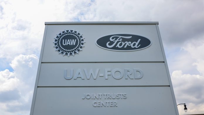 Ford’s BlueOval SK battery plant workers in Kentucky vote to join the UAW, a key win as the auto industry shifts to electrification.