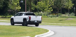 Chevy Silverado EV sets record with 1,059-mile range on a single charge GMs’ 2026 Chevrolet Silverado EV Max Range Work Truck achieved a groundbreaking milestone by driving 1,059.2 miles on a single charge