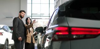 Dealer confidence steady in Q3 despite profit pressure and EV concerns Q3 2025 Cox Automotive Dealer Sentiment Index shows steady dealer confidence, rising costs, and record-low EV outlook amid slower traffic.