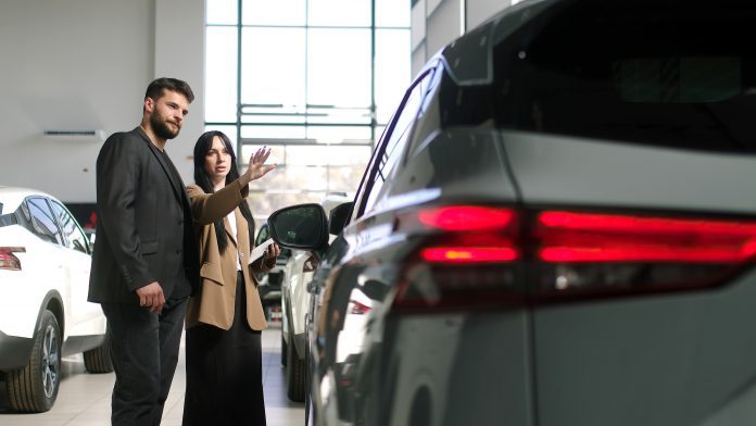 Q3 2025 Cox Automotive Dealer Sentiment Index shows steady dealer confidence, rising costs, and record-low EV outlook amid slower traffic.