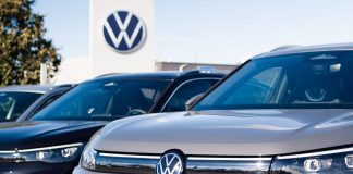 Volkswagen makes final contract offer to UAW workers in Tennessee Volkswagen presented its final and "last, best" contract offer to hourly workers represented by the UAW at its assembly plant in Tennessee.