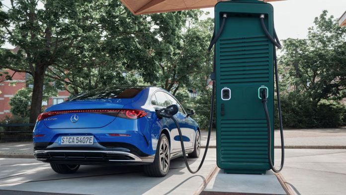 Mercedes-Benz is utilizing low-carbon aluminum to manufacture its new electric CLA, resulting in a 40% reduction in CO2 emissions.