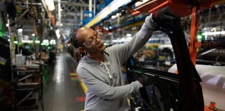 GM lays off 900 workers at Fairfax Assembly plant GM lays off 900 workers at Kansas plant after delaying second shift due to weaker EV demand and changes in federal incentives.