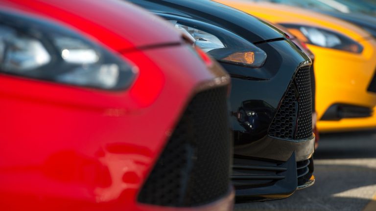 November 2025 new-vehicle sales fell; BEV share declined post-tax credit, prices rose, but trade-ins offer relief.